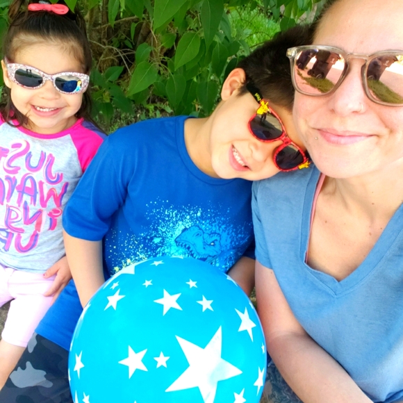 Meet your Posher, Amanda - Picture 2 of 4